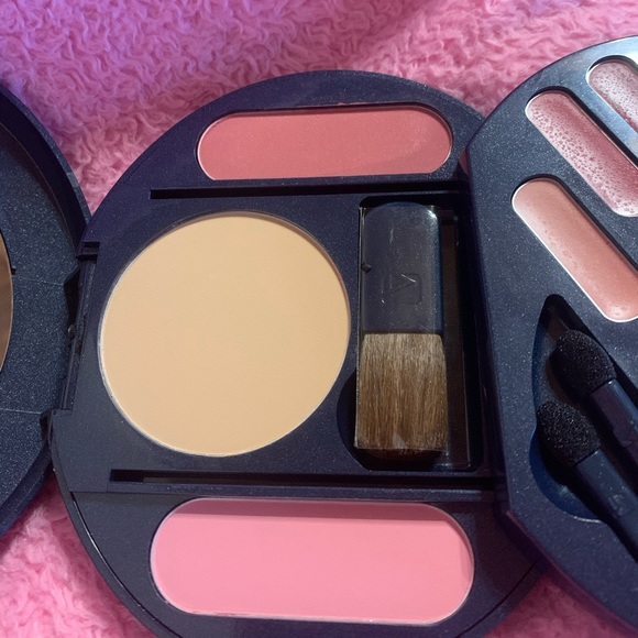 💋💄👁 Personal Makeover Kit - Pinks Roses - Picture 5 of 7